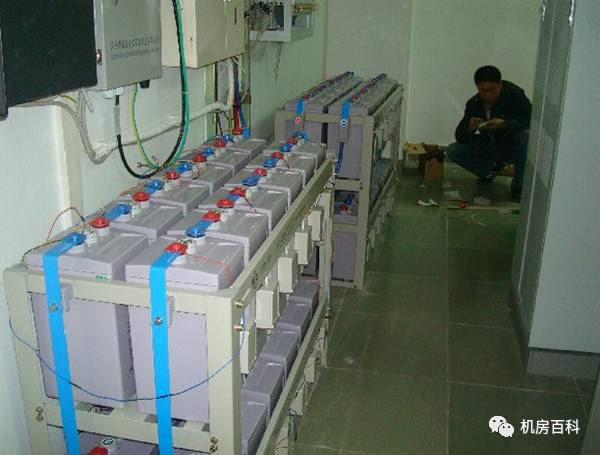 小型弱電機(jī)房一體化建設(shè)方案 從靜電機(jī)房裝修到設(shè)備購(gòu)銷(xiāo)實(shí)施指南